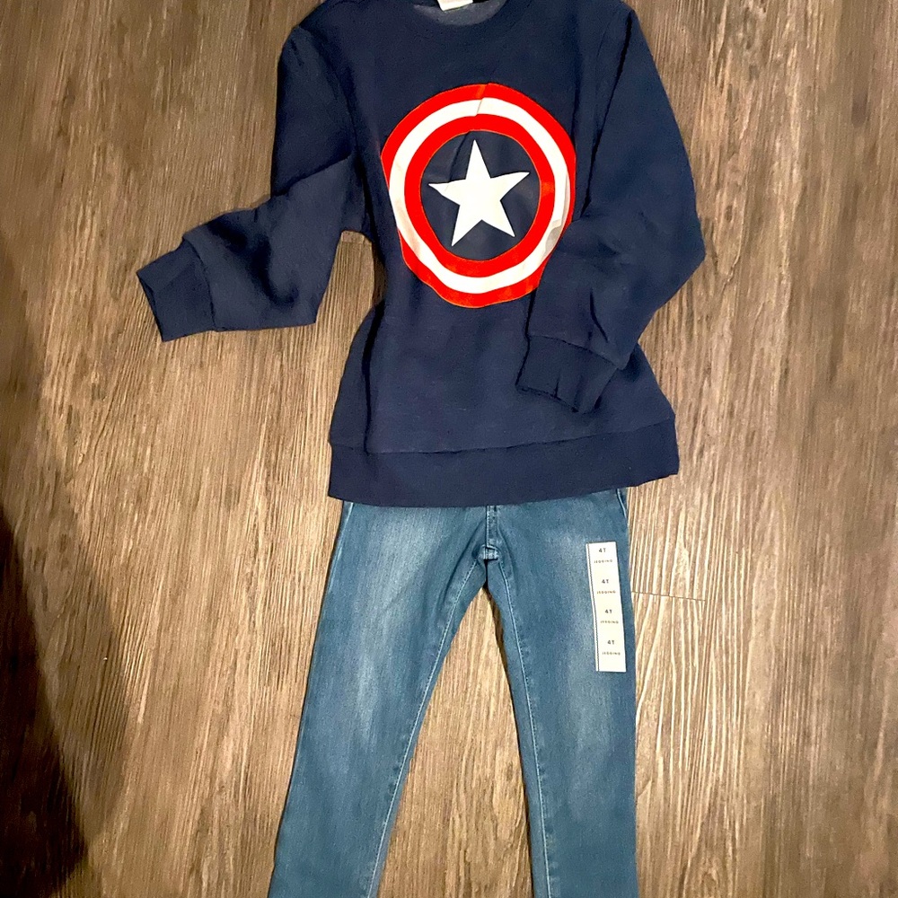 ⭐️ 5/$40 Cute avengers sweater size small With tags